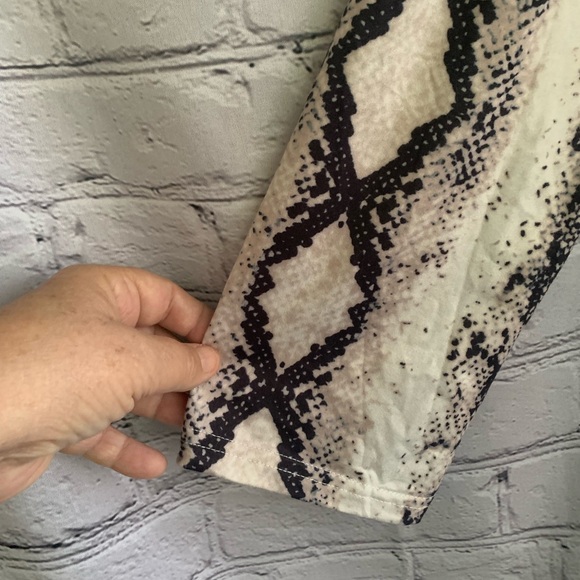 Halife Snakeskin Print V Neck Tunic Blouse Size XL - Picture 5 of 9